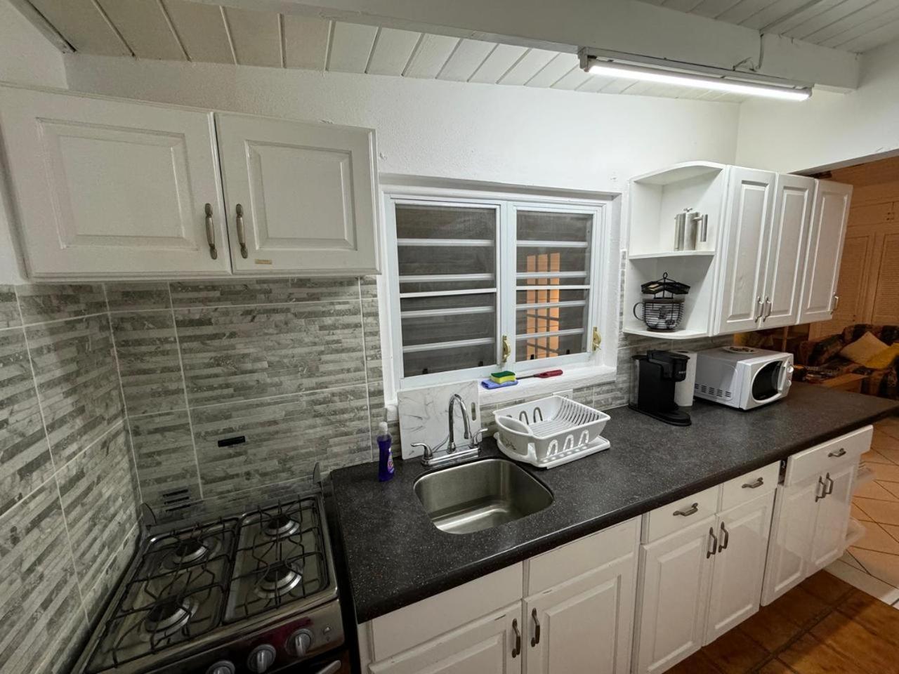 Halcyon Heights Condominium Dickenson Bay Bagian luar foto